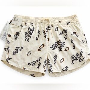 NWT CALIA Carrie Underwood Run Shorts Infinity Mid Rise Ikat Cream L